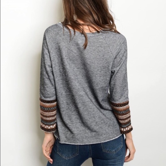 Late sweater top with distressed and trim pattern - Picture 3 of 5